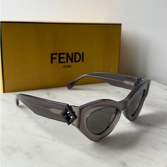 NEW Fendi FE40146I Diamonds Cat Eye Grey Sunglasses - Picture 1 of 5